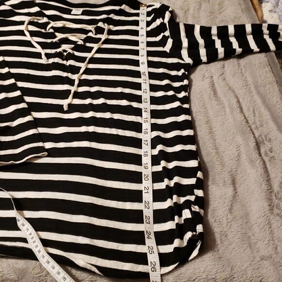OLD Navy black and cream striped shirt. Medium - Picture 6 of 7